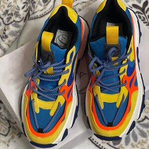 🔥 🔥 Vibrant Yellow and Blue Athletic Shoes with Chunky Design